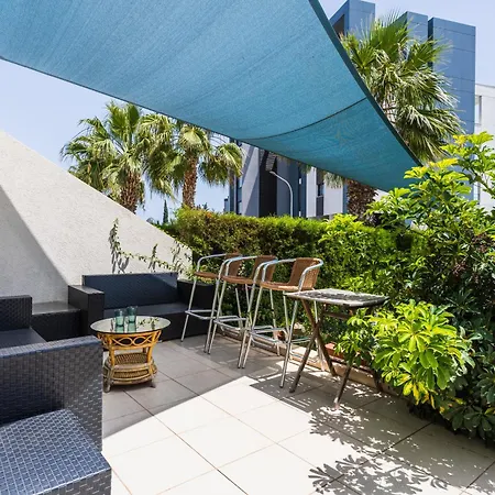 Palm Retreat Garden & Pool Apartment Limassol